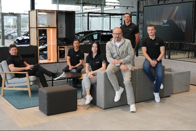 Cupra%20Showroom%20Mannschaft